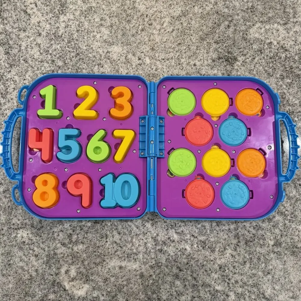 2015 Sesame Street/Hasbro-Cookie Monsters Numbers On the Go Case/Playset-Blue VG